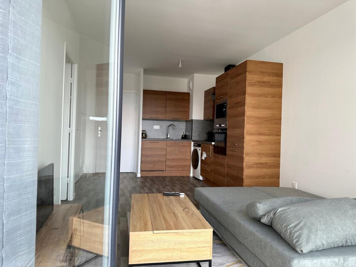 Agreable 2 Pieces Avec Balcon Et Parking Transports By Immo Kit Bnb Sarcelles Exterior foto